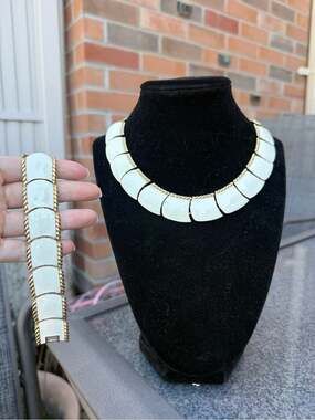 Vintage Butler Cream Enamelled Gold Tone Necklace Bracelet Set